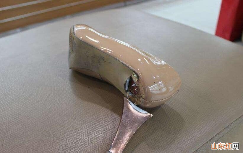 鞋跟掉了怎么换