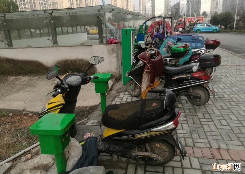 电瓶充电器电流指示多少是充满了