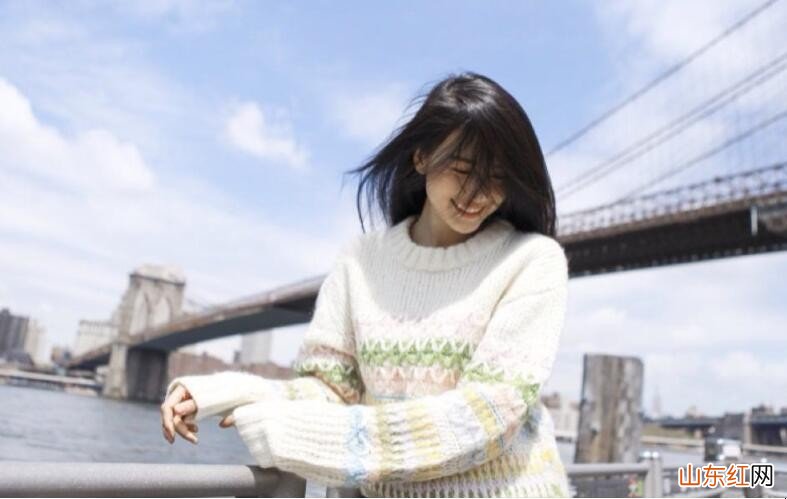 白色毛衣怎么搭配裤子