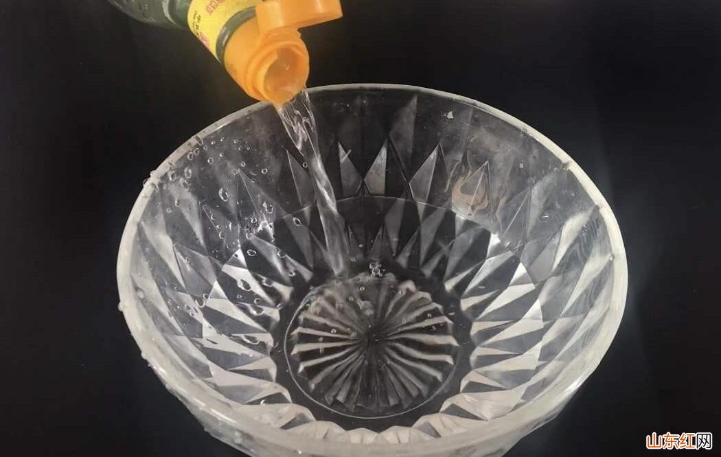 用白醋可以洗衣服吗