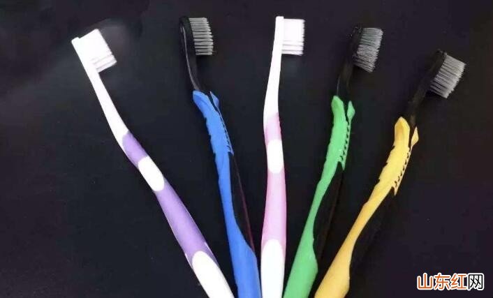 怎么收拾地板上的头发