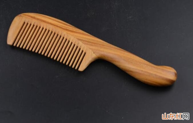 怎么收拾地板上的头发