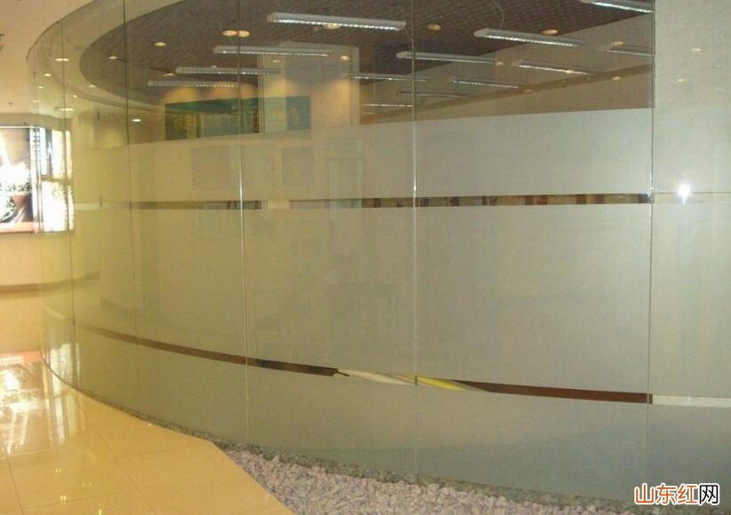 玻璃上有胶怎么去除