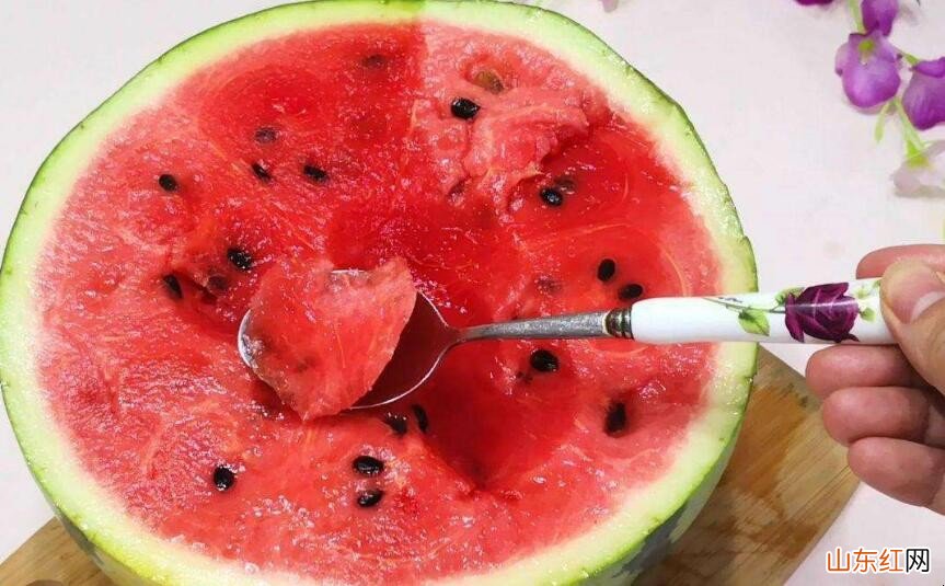 如何洗掉衣服上的西瓜汁