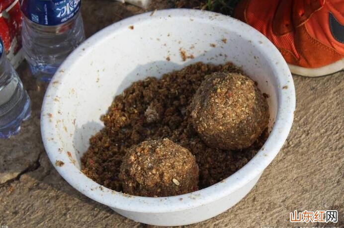 钓鱼忘记带打窝器怎么打窝