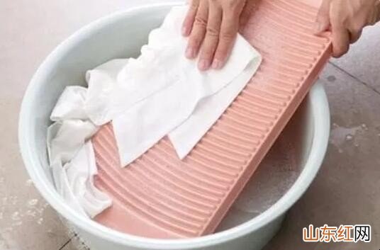 衣服上碳素笔字迹怎么去除