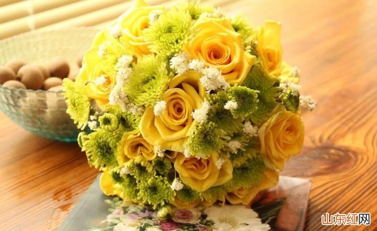 黄玫瑰怎么包装好看