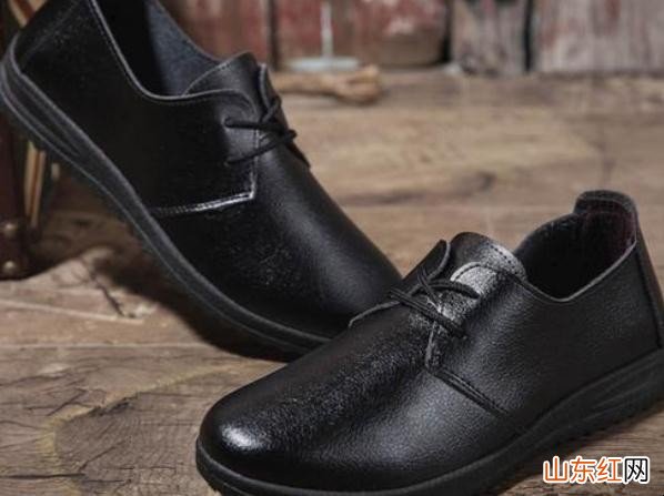 油皮皮鞋被鞋油弄花了怎么办