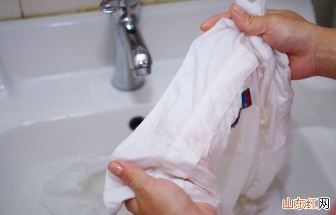 衣领上的粉底液怎么洗