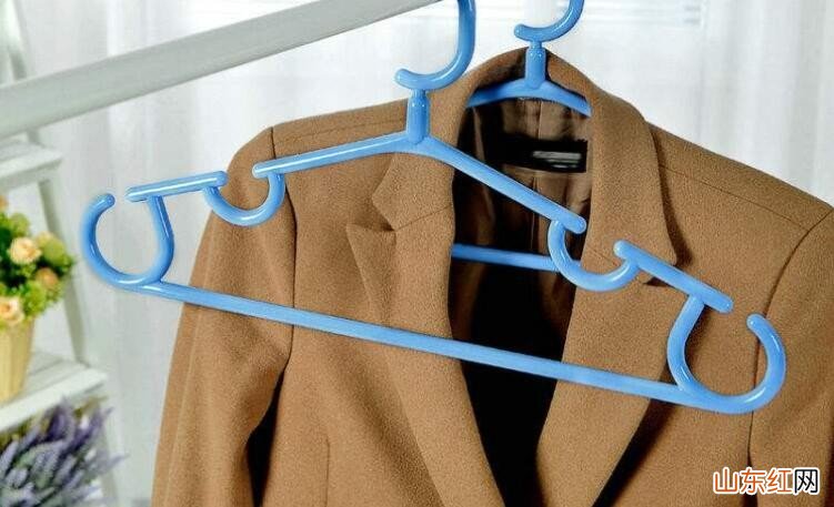 衣架把衣服撑凸怎么办