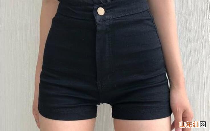 黑裤子上沾的毛毛怎么去掉