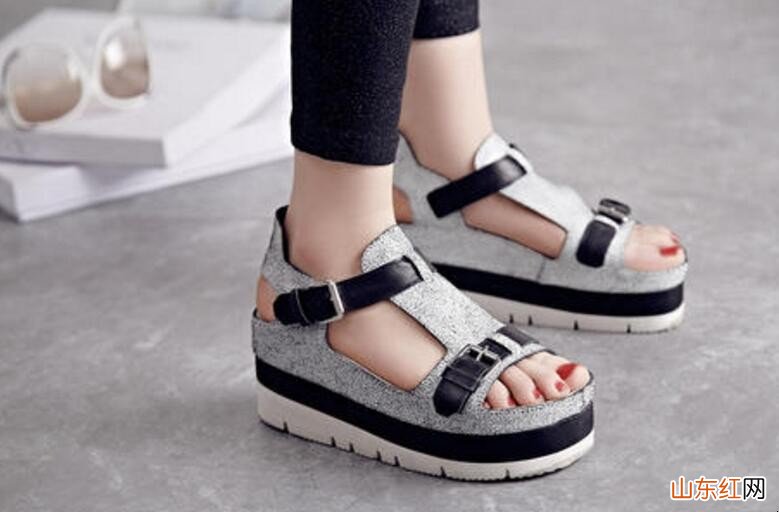 凉鞋后面磨脚怎么办