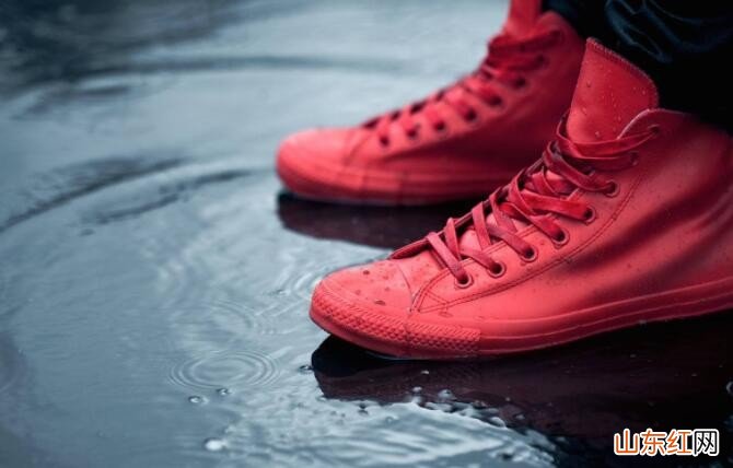 鞋子打湿有味道怎么办