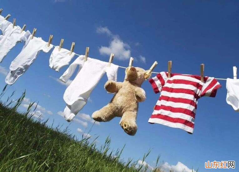 黑墨水弄在衣服上怎样洗掉