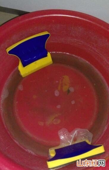 怎么用玻璃清洁器擦玻璃