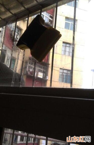 怎么用玻璃清洁器擦玻璃