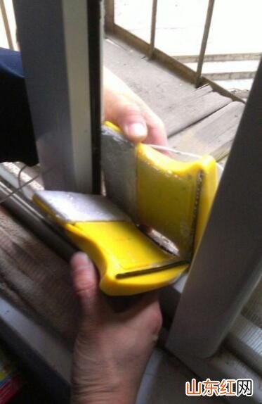 怎么用玻璃清洁器擦玻璃