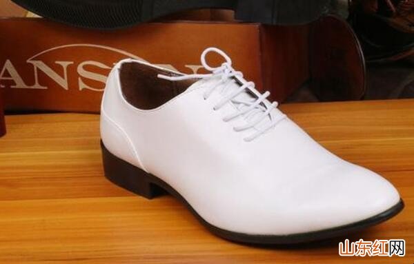 白皮鞋有黑条怎么办