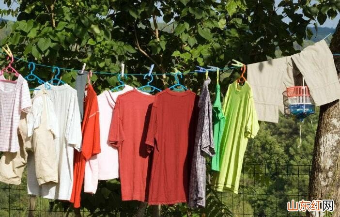 阴雨天晾衣服防臭技巧是什么