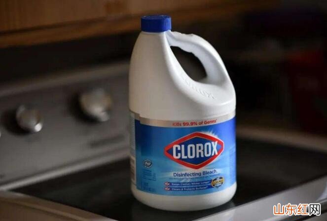 消毒液喷到衣服上变红色怎么办