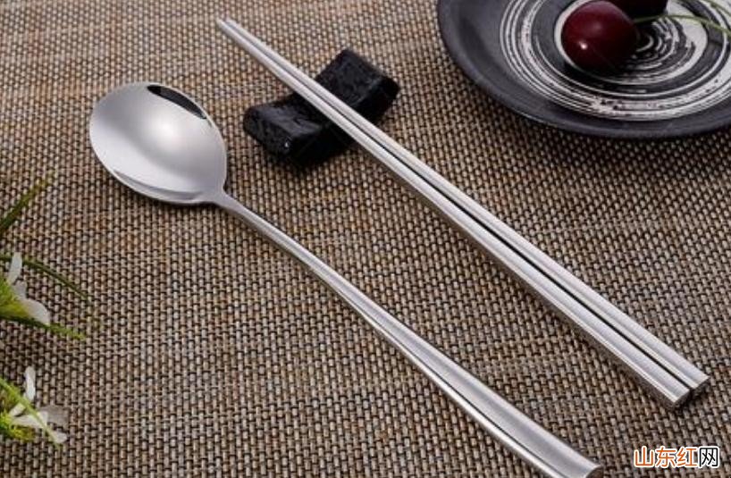 不锈钢筷子为什么会变黄