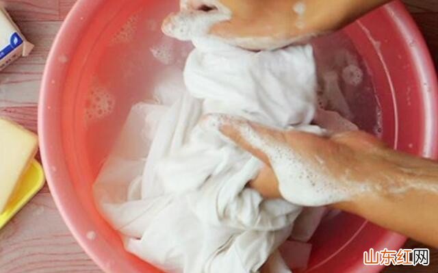 西瓜汁弄到白色衣服怎么办