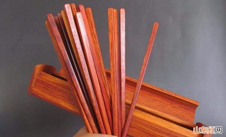 筷子上的黑霉点用什么洗掉