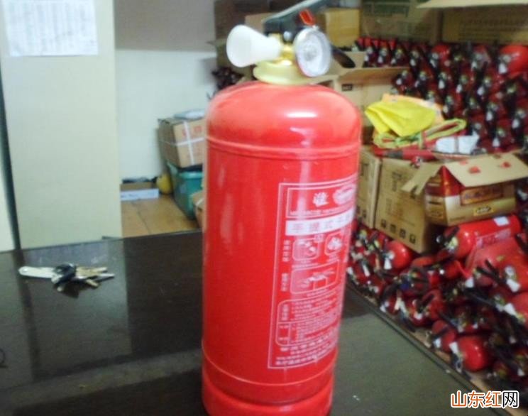 怎样使用干粉灭火器