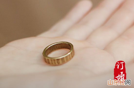 结婚婚纱是买还是租 合理控制婚礼预算