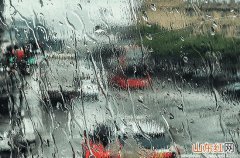 广东珠三角等地18日依然雨势猛烈 局地或现暴雨