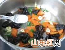 木耳炒胡萝卜的做法 8步做出美味木耳炒胡萝卜