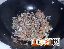 蛋炒饭怎么做好吃 三丁蛋炒饭简单一人食料理