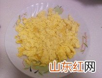 蛋炒饭怎么做好吃 三丁蛋炒饭简单一人食料理