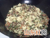 蛋炒饭怎么做好吃 三丁蛋炒饭简单一人食料理