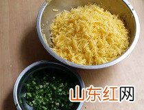 南瓜馅饼做法 黄金南瓜馅饼香脆软糯做法介绍