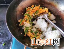 炒饭怎么做好吃 蔬菜鸡蛋炒饭简单一人食做法