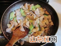 菱角炒肉做法图解 简单做出特色风味小炒菜