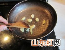 菱角炒肉做法图解 简单做出特色风味小炒菜