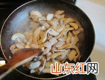 菱角炒肉做法图解 简单做出特色风味小炒菜